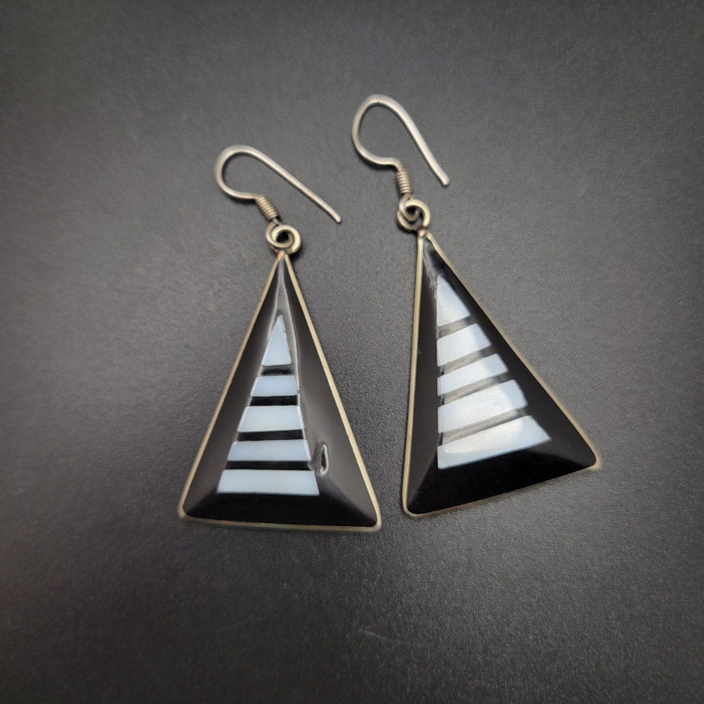 Unique! Alpaca Mexico Black and White Triangle Inlay Drop Earrings